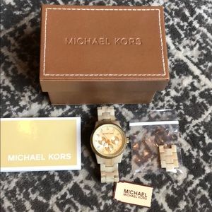 Michael kors jet set watch